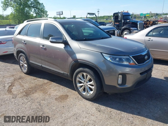 2015 Kia Sorento EX with VIN 5XYKU4A71FG631875, listed as a IAAI auction lot 42137714 with 174,642 mi miles. Bid and sale history available at carsss.com. Image 1.