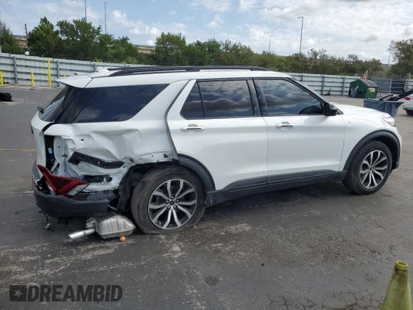 2024 Ford Explorer ST-Line with VIN 1FMSK7KH1RGA88359, listed as a Copart auction lot 52801025 with 7,799 mi miles and Salvage Title. Bid and sale history available at carsss.com. Image 3.