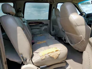 2000 Ford Excursion Limited z VIN 1FMNU42L0YED60100, wystawiony jako Copart lot #58760345 z przebiegiem 239 477 mil mil oraz Szkoda całkowita • Salvage title. Historia ofert i sprzedaży dostępna na DreamBid. Obrazek 11.