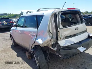 2015 Kia Soul with VIN KNDJN2A20F7795780, listed as a IAAI auction lot 39879289 with 120,531 mi miles. Bid and sale history available at carsss.com. Image 3.