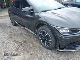 2022 Kia EV6 Wind z VIN KNDC3DLC5N5034625, wystawiony jako IAAI lot #42263100 z przebiegiem 35 412 mil mil oraz . Historia ofert i sprzedaży dostępna na DreamBid. Obrazek 6.
