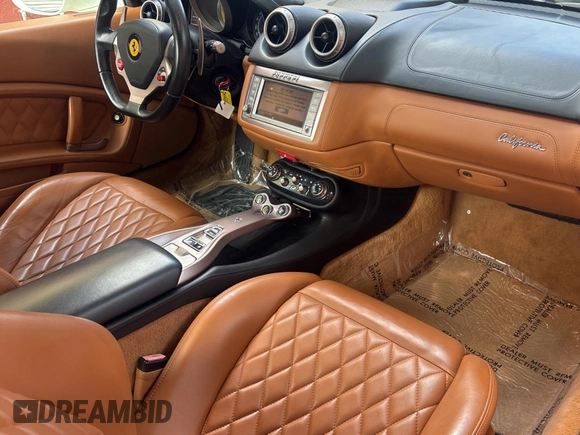 2012 Ferrari California z VIN ZFF65LJA7C0182905, wystawiony jako Copart lot #85893364 z przebiegiem 51 766 mil mil oraz Czysty tytuł • Clean title. Historia ofert i sprzedaży dostępna na DreamBid. Obrazek 5.