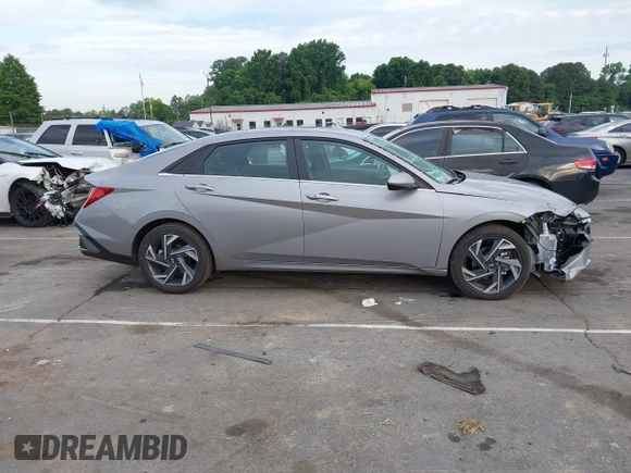 2025 Hyundai Elantra SEL Convenience with VIN KMHLS4DG5SU968429, listed as a IAAI auction lot 42225493 with 3,989 mi miles and . Bid and sale history available at DreamBid. Image 13.