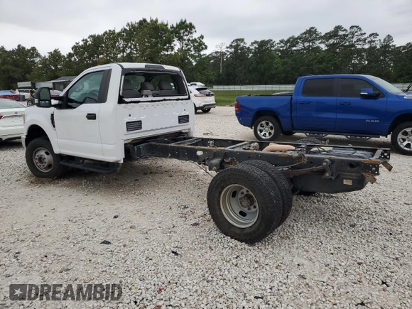 2018 Ford F-350 with VIN 1FDRF3H62JEC12561, listed as a Copart auction lot 53706305 with 151,367 mi miles and Salvage title. Bid and sale history available at DreamBid. Image 2.