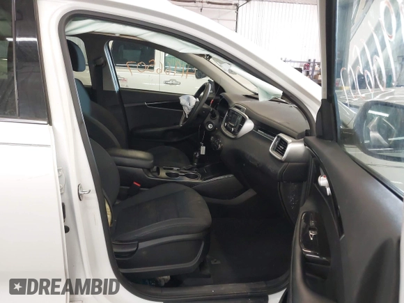 2017 Kia Sorento LX z VIN 5XYPGDA38HG281058, wystawiony jako IAAI lot #41966507 z przebiegiem 120 123 mil mil oraz . Historia ofert i sprzedaży dostępna na DreamBid. Obrazek 5.