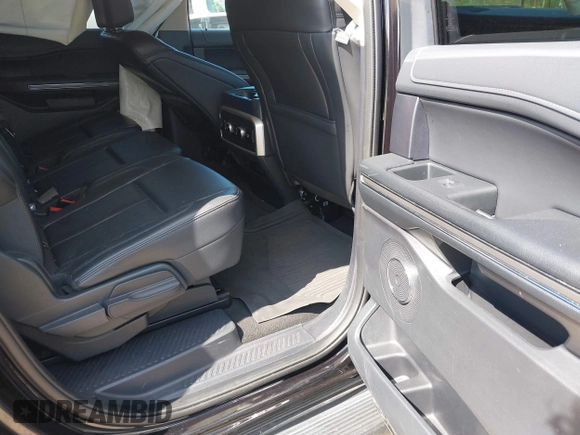 2024 Ford Expedition Max XLT z VIN 1FMJK1J88REA19268, wystawiony jako IAAI lot #42531915 z przebiegiem 34 917 mil mil oraz . Historia ofert i sprzedaży dostępna na DreamBid. Obrazek 8.