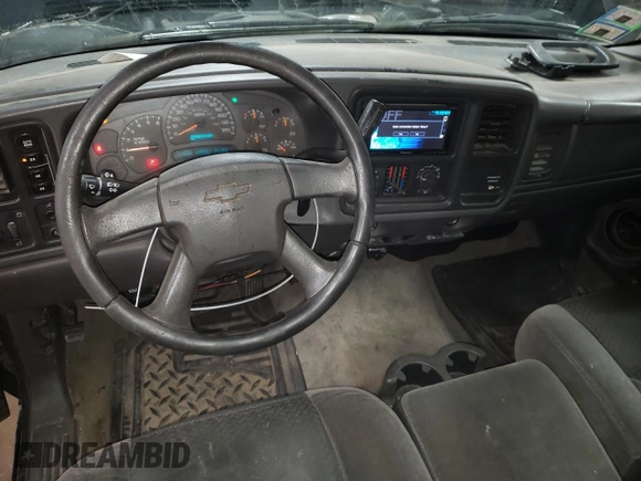 2003 Chevrolet Silverado 1500 LS with VIN 1GCEK14T93Z187281, listed as a Copart auction lot 84261304 with 176,871 mi miles and Salvage Title. Bid and sale history available at DreamBid. Image 8.