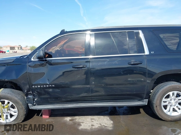 2018 Chevrolet Suburban LT z VIN 1GNSCHKC4JR111130, wystawiony jako IAAI lot #42383199 z przebiegiem 44 584 mil mil oraz . Historia ofert i sprzedaży dostępna na DreamBid. Obrazek 15.