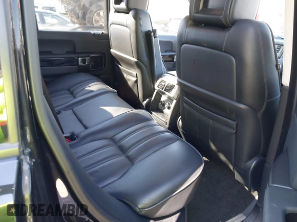 2008 Land Rover Range Rover SC z VIN SALMF13498A294517, wystawiony jako IAAI lot #41592692 z przebiegiem 111 239 mil mil oraz . Historia ofert i sprzedaży dostępna na DreamBid. Obrazek 8.