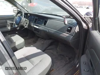 2007 Ford Police Interceptor z VIN 2FAFP71W97X155407, wystawiony jako IAAI lot #41881583 z przebiegiem Nie podano mil oraz . Historia ofert i sprzedaży dostępna na DreamBid. Obrazek 5.
