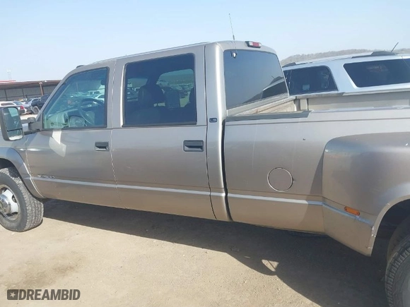 2000 Chevrolet C/K 3500 Crew Cab with VIN 1GCHK33J0YF437640, listed as a IAAI auction lot 41796214 with NaN miles. Bid and sale history available at carsss.com. Image 14.