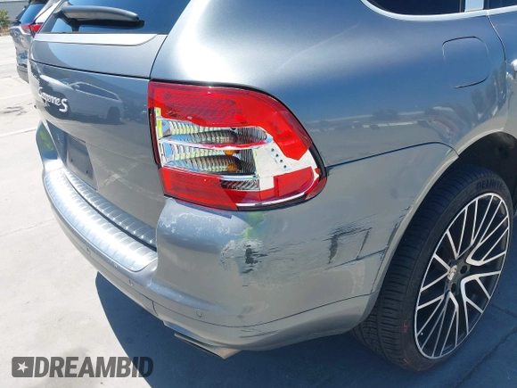 2005 Porsche Cayenne S с VIN WP1AB29PX5LA62410, выставлен на аукционе IAAI как лот 42692213 с пробегом 145 134 миль миль и . История ставок и продаж доступна на DreamBid. Изображение 17.