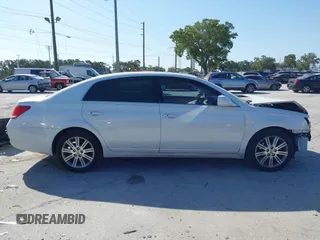 2007 Toyota Avalon XL z VIN 4T1BK36B77U223227, wystawiony jako IAAI lot #42130436 z przebiegiem 130 211 mil mil oraz . Historia ofert i sprzedaży dostępna na DreamBid. Obrazek 14.