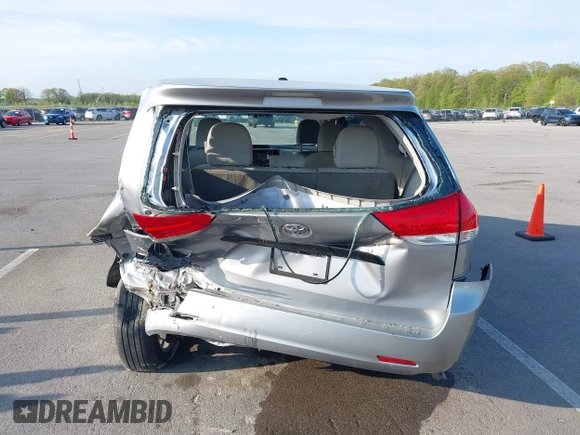 2013 Toyota Sienna L z VIN 5TDZK3DC2DS321418, wystawiony jako IAAI lot #42095972 z przebiegiem 189 688 mil mil oraz . Historia ofert i sprzedaży dostępna na DreamBid. Obrazek 17.