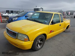 2003 GMC Sonoma SLS with VIN 1GTCS19X938196135, listed as a IAAI auction lot 41528855 with 109,963 mi miles. Bid and sale history available at carsss.com. Image 17.
