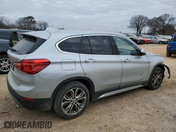 2016 BMW X1 xDrive28i z VIN WBXHT3C30GP883538, wystawiony jako Copart lot #46283315 z przebiegiem 70 696 mil mil oraz Szkoda całkowita • Salvage title. Historia ofert i sprzedaży dostępna na DreamBid. Obrazek 3.
