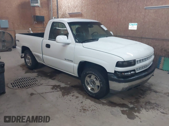 2002 Chevrolet Silverado 1500 LS with VIN 1GCEK14T02Z120888, listed as a IAAI auction lot 41504133 with 131,667 mi miles. Bid and sale history available at carsss.com. Image 1.