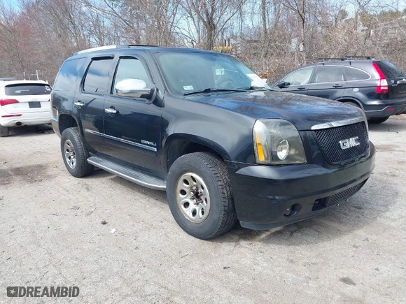 2011 GMC Yukon Denali with VIN 1GKS2EEF2BR308822, listed as a IAAI auction lot 41897093 with 197,961 mi miles. Bid and sale history available at carsss.com. Image 1.