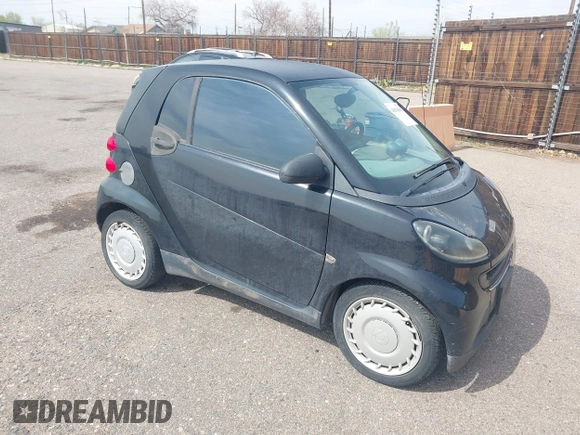 2009 Smart fortwo Pure z VIN WMEEJ31X59K312270, wystawiony jako IAAI lot #41910686 z przebiegiem 111 107 mil mil oraz . Historia ofert i sprzedaży dostępna na DreamBid. Obrazek 1.