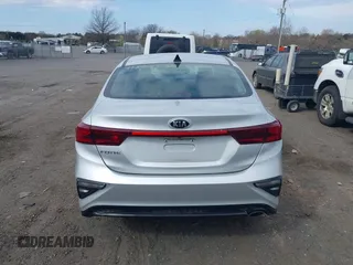 2019 Kia Forte LXS z VIN 3KPF24AD3KE041214, wystawiony jako IAAI lot #41893834 z przebiegiem 105 581 mil mil oraz . Historia ofert i sprzedaży dostępna na DreamBid. Obrazek 17.