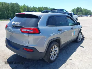 2015 Jeep Cherokee Sport z VIN 1C4PJLAB4FW730836, wystawiony jako IAAI lot #42517979 z przebiegiem 144 383 mil mil oraz . Historia ofert i sprzedaży dostępna na DreamBid. Obrazek 4.