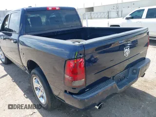 2013 Ram 1500 Express z VIN 1C6RR6KT3DS566209, wystawiony jako IAAI lot #42060295 z przebiegiem 168 948 mil mil oraz . Historia ofert i sprzedaży dostępna na DreamBid. Obrazek 3.