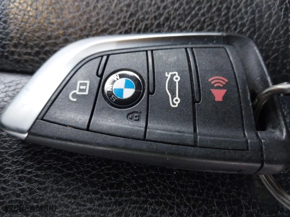 2016 BMW X1 xDrive28i with VIN WBXHT3C3XG5E51358, listed as a IAAI auction lot 41730597 with 90,010 mi miles. Bid and sale history available at carsss.com. Image 11.