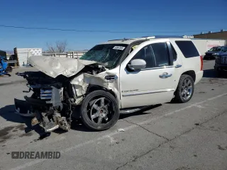 2008 Cadillac Escalade z VIN 1GYEC63818R117038, wystawiony jako Copart lot #43047565 z przebiegiem 208 766 mil mil oraz Szkoda całkowita • Salvage title. Historia ofert i sprzedaży dostępna na DreamBid. Obrazek 1.