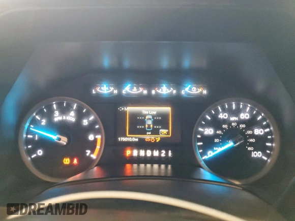 2017 Ford F-250 Lariat z VIN 1FT7W2B6XHEE08322, wystawiony jako Copart lot #62522455 z przebiegiem 175 010 mil mil oraz Czysty tytuł • Clean title. Historia ofert i sprzedaży dostępna na DreamBid. Obrazek 9.