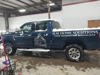 2017 Ford Super Duty F-250 SRW Lariat with VIN 1FT7W2B63HEF10061, listed as a IAAI auction lot 41558295 with 188,737 mi miles. Bid and sale history available at carsss.com. Image 14.