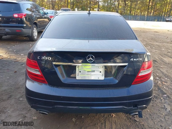 2013 Mercedes-Benz C-Class C 300 Sport with VIN WDDGF8AB8DR290863, listed as a IAAI auction lot 40739394 with 165,377 mi miles. Bid and sale history available at carsss.com. Image 16.