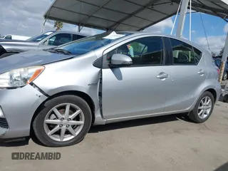 2013 Toyota Prius One z VIN JTDKDTB34D1049949, wystawiony jako IAAI lot #42246438 z przebiegiem 68 203 mil mil oraz . Historia ofert i sprzedaży dostępna na DreamBid. Obrazek 14.