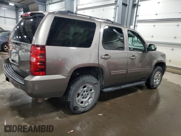 2011 Chevrolet Tahoe LT z VIN 1GNSKBE02BR290660, wystawiony jako Copart lot #87083164 z przebiegiem 177 933 mil mil oraz Szkoda całkowita • Salvage title. Historia ofert i sprzedaży dostępna na DreamBid. Obrazek 3.