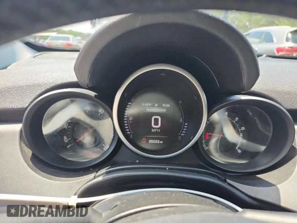2018 FIAT 500X Trekking z VIN ZFBCFXCB3JP653807, wystawiony jako Copart lot #66811675 z przebiegiem 95 052 mil mil oraz Czysty tytuł • Clean title. Historia ofert i sprzedaży dostępna na DreamBid. Obrazek 9.