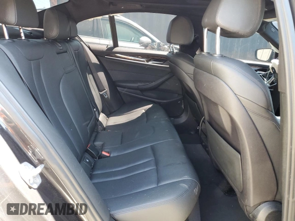 2018 BMW 5 Series 530i xDrive z VIN WBAJA7C50JG909279, wystawiony jako Copart lot #56416235 z przebiegiem Nie podano mil oraz Nie do naprawy • Non repairable. Historia ofert i sprzedaży dostępna na DreamBid. Obrazek 10.