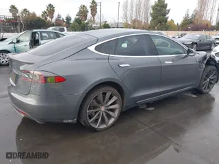 2013 Tesla Model S with VIN 5YJSA1CG5DFP06411, listed as a IAAI auction lot 41079914 with 266,968 mi miles. Bid and sale history available at carsss.com. Image 4.