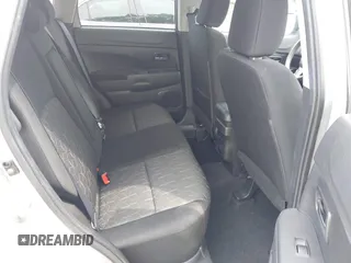 2023 Mitsubishi Outlander ES z VIN JA4ARUAU9PU007786, wystawiony jako IAAI lot #42343050 z przebiegiem 27 507 mil mil oraz . Historia ofert i sprzedaży dostępna na DreamBid. Obrazek 8.