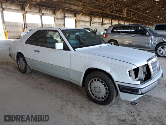 1991 Mercedes-Benz 300 CE с VIN WDBEA51D3MB285660, выставлен на аукционе Copart как лот 49656285 с пробегом 93 772 миль миль и Списание • Salvage title. История ставок и продаж доступна на DreamBid. Изображение 4.