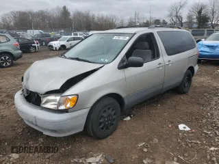 2003 Toyota Sienna CE with VIN 4T3ZF19CX3U523759, listed as a Copart auction lot 47987795 with 117,816 mi miles and Salvage Title. Bid and sale history available at carsss.com. Image 1.