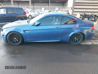 2013 BMW M3 z VIN WBSKG9C50DJ594307, wystawiony jako IAAI lot #41702669 z przebiegiem 80 609 mil mil oraz . Historia ofert i sprzedaży dostępna na DreamBid. Obrazek 14.