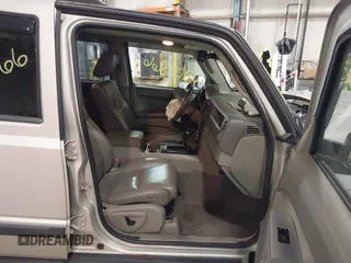 2008 Jeep Commander Sport z VIN 1J8HG48K58C218806, wystawiony jako IAAI lot #41908866 z przebiegiem 188 021 mil mil oraz . Historia ofert i sprzedaży dostępna na DreamBid. Obrazek 5.