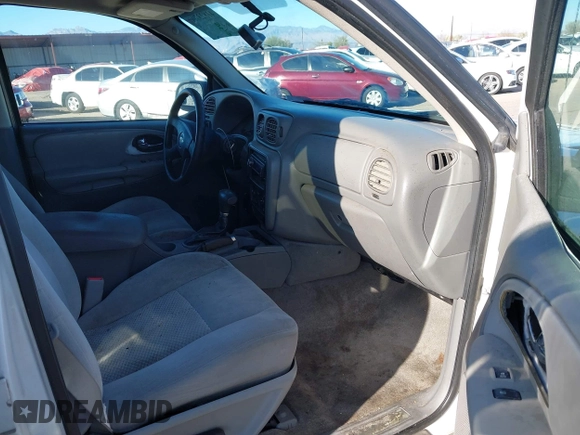 2008 Chevrolet TrailBlazer LT w/3LT with VIN 1GNDT13S282106193, listed as a IAAI auction lot 41823706 with 155,724 mi miles. Bid and sale history available at carsss.com. Image 5.