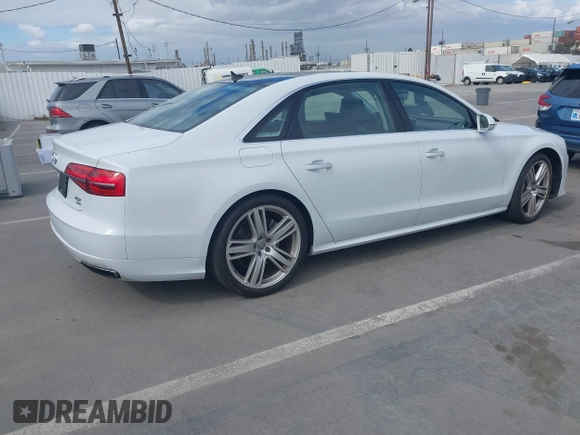 2016 Audi A8 Sport z VIN WAU43AFD3GN011061, wystawiony jako IAAI lot #42034532 z przebiegiem 109 877 mil mil oraz . Historia ofert i sprzedaży dostępna na DreamBid. Obrazek 4.