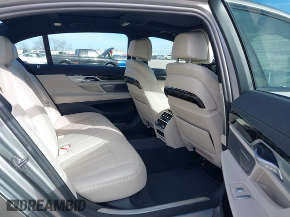 2022 BMW 7 Series 740i with VIN WBA7T2C06NCH23175, listed as a IAAI auction lot 41752367 with 112,979 mi miles and . Bid and sale history available at carsss.com. Image 8.
