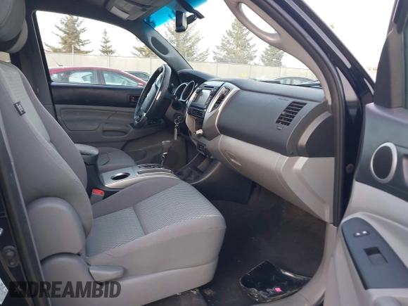2013 Toyota Tacoma z VIN 3TMLU4EN7DM128414, wystawiony jako IAAI lot #41527647 z przebiegiem 112 097 mil mil oraz . Historia ofert i sprzedaży dostępna na DreamBid. Obrazek 5.