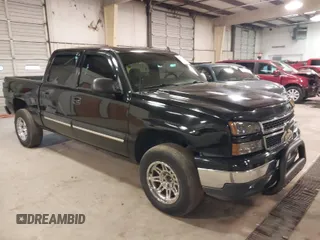 2006 Chevrolet Silverado 1500 LT1 with VIN 2GCEC13T461190598, listed as a IAAI auction lot 41521172 with 223,110 mi miles. Bid and sale history available at carsss.com. Image 1.