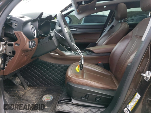 2018 Alfa Romeo Stelvio Ti z VIN ZASFAKBN6J7B80421, wystawiony jako Copart lot #43687775 z przebiegiem 81 426 mil mil oraz Czysty tytuł • Clean title. Historia ofert i sprzedaży dostępna na DreamBid. Obrazek 7.