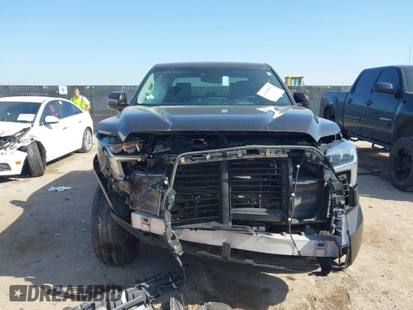 2024 Toyota Tundra Limited z VIN 5TFJA5DB9RX156634, wystawiony jako IAAI lot #41999055 z przebiegiem 29 692 mil mil oraz . Historia ofert i sprzedaży dostępna na DreamBid. Obrazek 12.