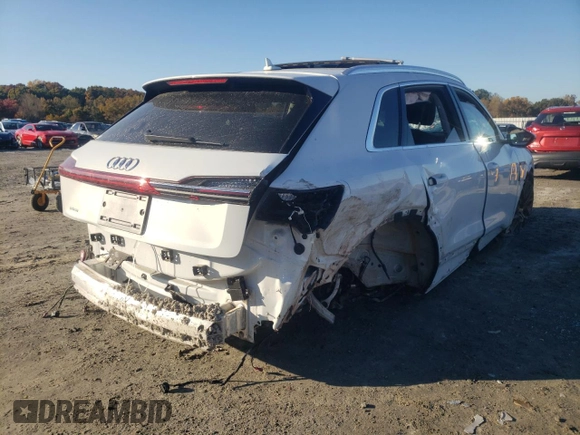 2019 Audi e-tron Premium Plus z VIN WA1LAAGE8KB023044, wystawiony jako Copart lot #65037782 z przebiegiem Nie podano mil oraz . Historia ofert i sprzedaży dostępna na DreamBid. Obrazek 4.