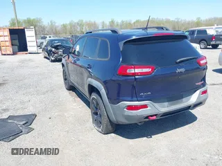 2015 Jeep Cherokee Trailhawk z VIN 1C4PJMBS3FW520829, wystawiony jako IAAI lot #42065548 z przebiegiem 90 534 mil mil oraz . Historia ofert i sprzedaży dostępna na DreamBid. Obrazek 3.